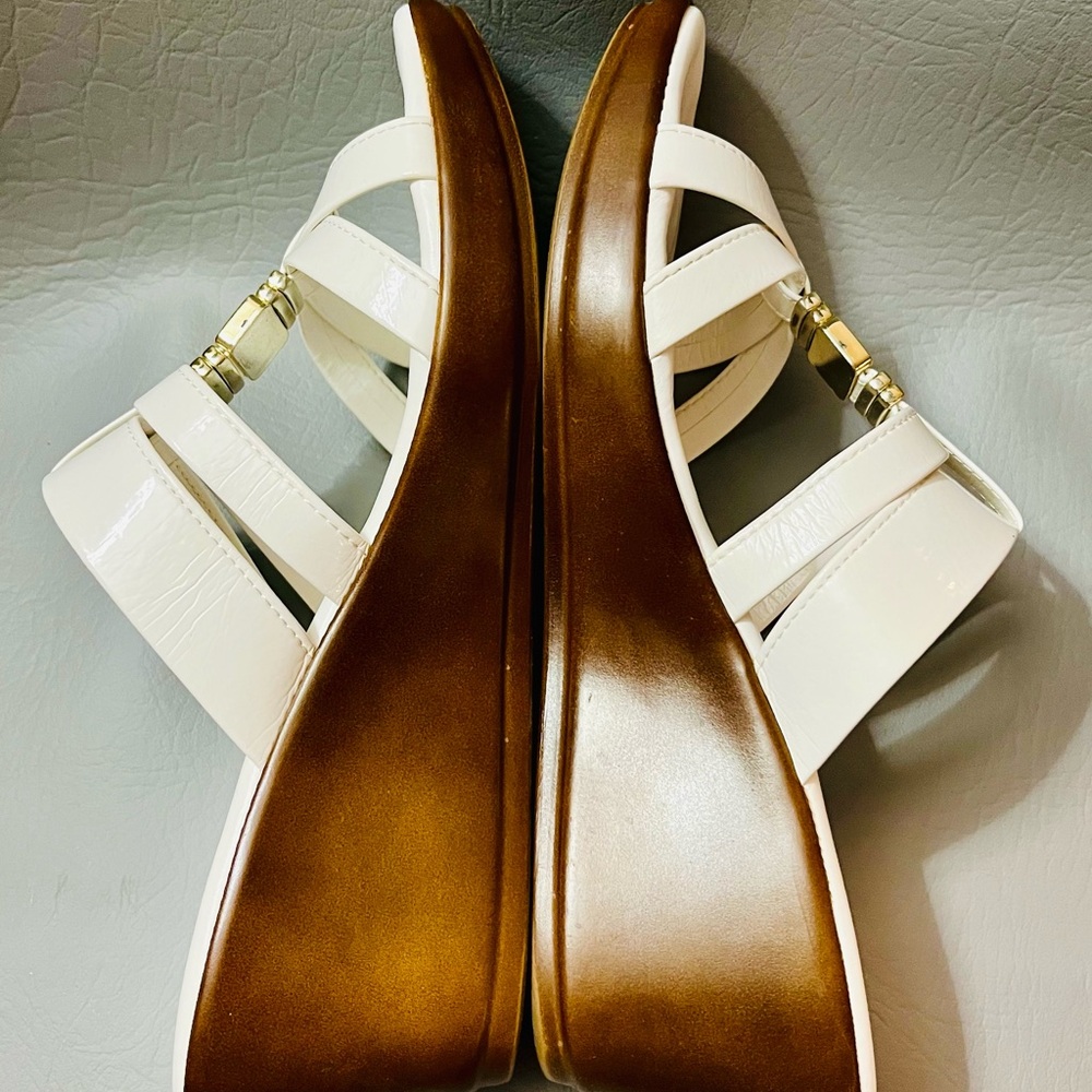 Italian Shoemakers White Sandals - Picture 3 of 5